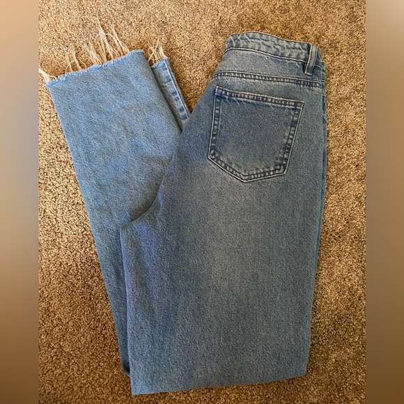 Missguided Distressed Straight Jean - Picture 3 of 6